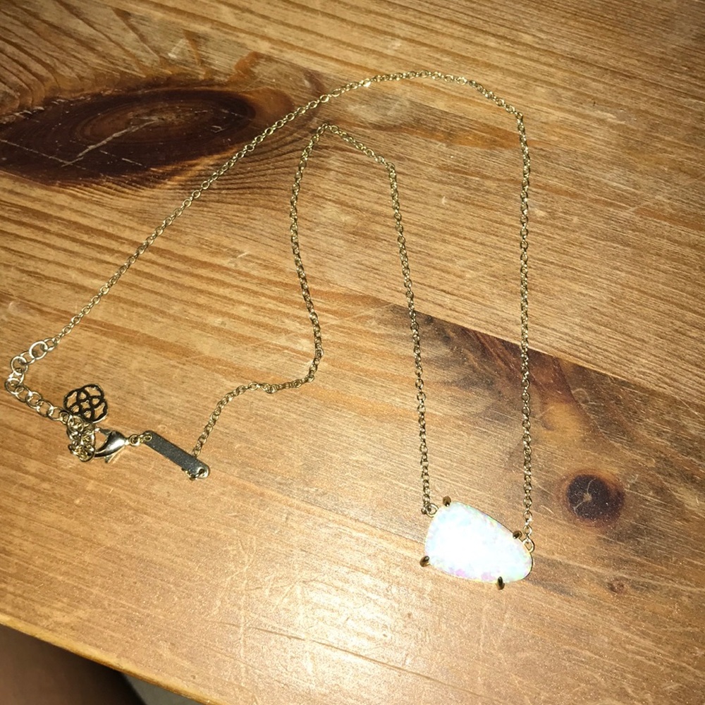 Kendra Scott necklace